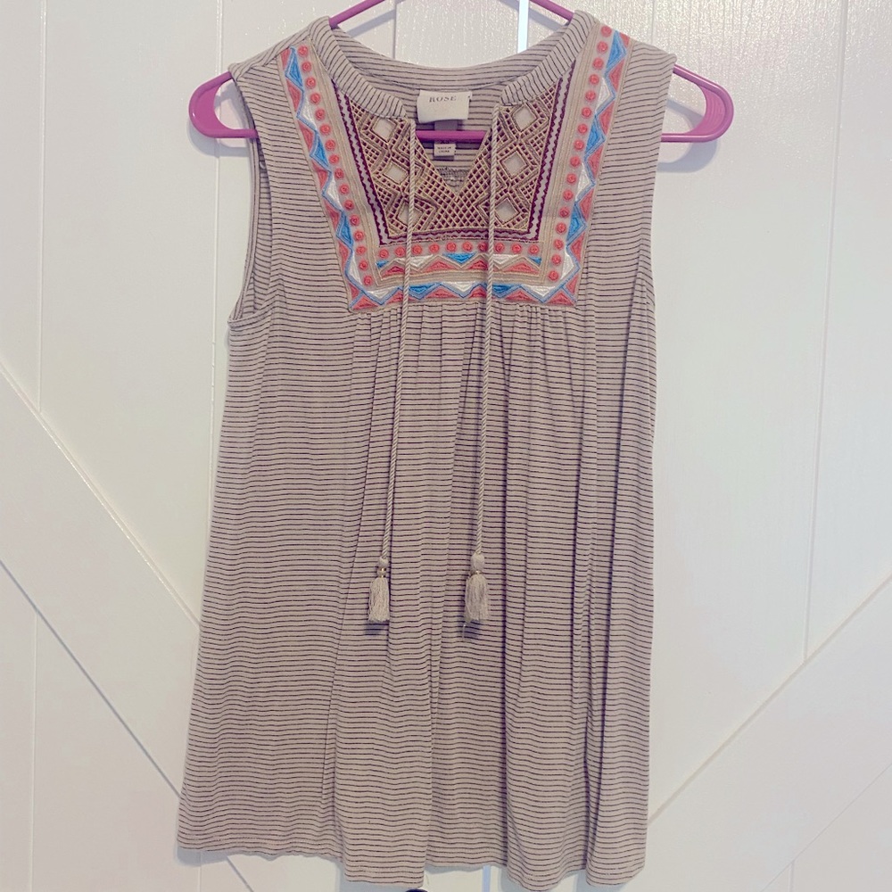Adorable tan tank top with cute colors!
